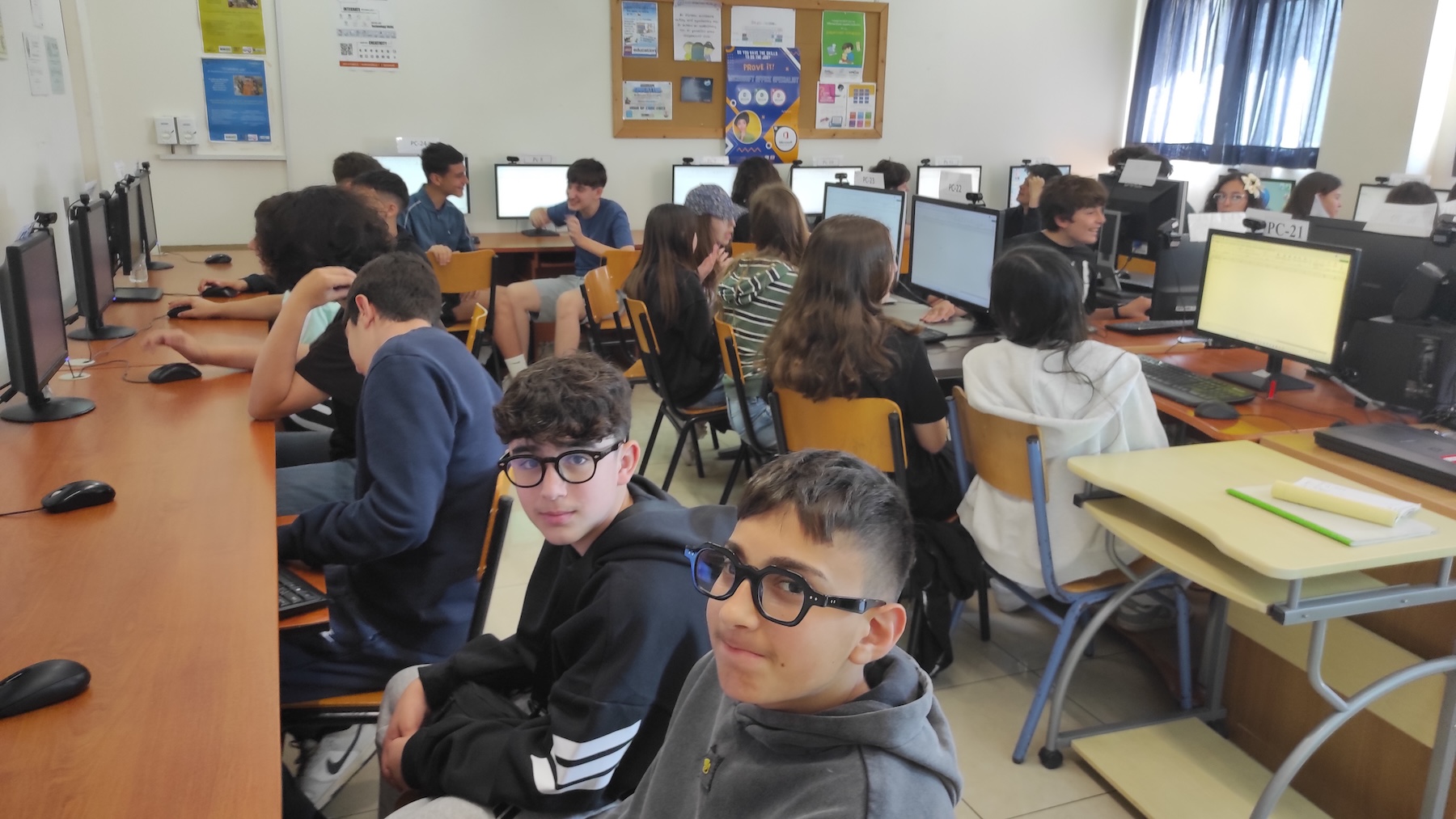 In the multimedia laboratory of the Bougas school